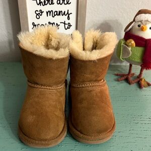 UGG Tan Kids Boots with Cream Lining SZ 9 T box 164